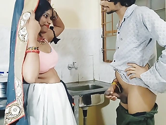 Watch Desi Aunty's scullery sexcapade in romantic, homemade pic