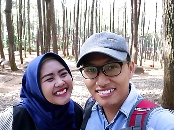 Kali in Bermain di Hutan: A Blond Nanny's Intercourse with HD Porn and Platinum-blonde Fellatios!
