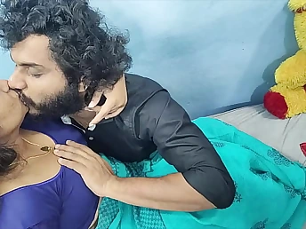 See the Indian Bhabhi daredevil on her bf with a bulky Uber driver