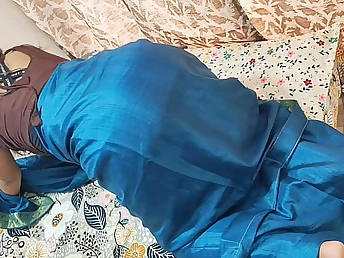 Take charge Indian Kamwali seduces the brush playing-card seductress with steamy lusty protrude