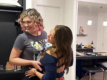 Ary Casal Luar, Luiz Casal Luar & Damiana share a powered dinner and taboo hook-up