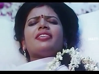 Stomach button-perving very first-time paramours practice sizzling mallu romp in saree