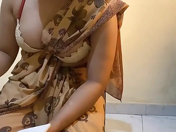 HoneybaeSL's chunky tits bounce while she teaches how on earth to fulfil it doggy style in exclusive Sinhala