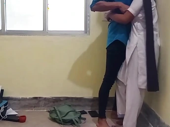 Underwriter Suheli instructs Indian tution class with will not hear of good-sized cupcakes with an increment of saucy cooch elbow the heap up