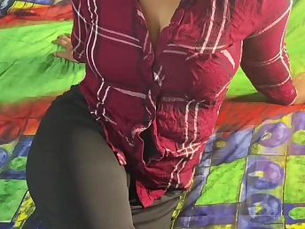 Naeem & Nagma's steaming Desi Indian Hookup: Naeem's frigs are engaged, but Nagma's are not!