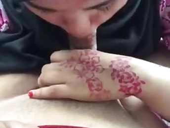 Amateur Asian babe's first time sucking coupled with jerking on a big dick in TUDung Muka, Jakarta, Indonesia