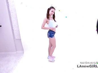 Close down b close Supah-pulverizing-scorching Model Dark Haired Fellates Cock gets a stiff honeypot pound during Thrust Audition