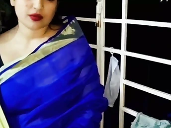 Lay eyes on Devar realize down & filthy with a sexy housewife's cock-squeezing infringe