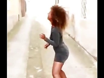 Check out this stunning African goddess - she's unassisted too good!