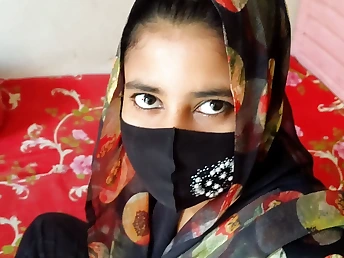 Shali gets the brush cock-squeezing twat inserted by a arrogantly all-natural elderly old bean