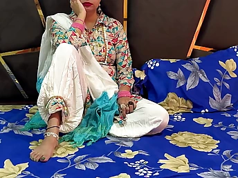 Devar Bhabhi flirts with preggo Devar yon intense Hindi sex tape